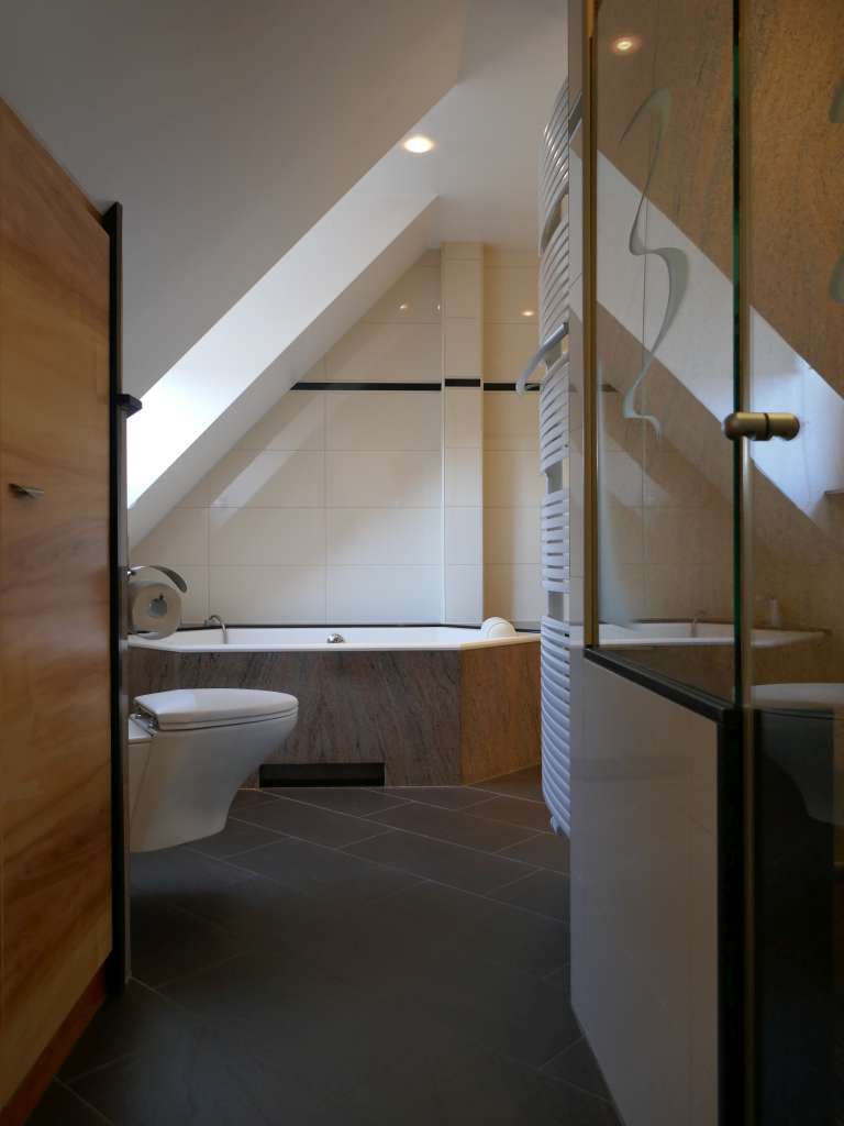 Entspannt wohnen und genießen! - Neuwertige Landhaus-Villa mit