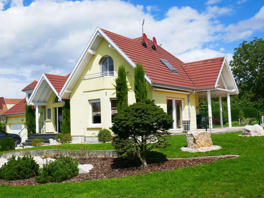 ENTSPANNT WOHNEN UND GENIESSEN! Neuwertige Landhaus-Villa mit exklusiver Ausstattung