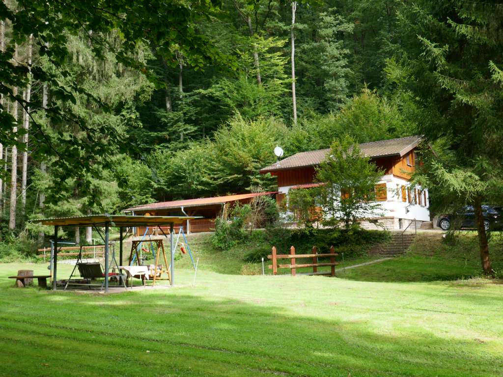 DAS PARADIES FÜR NATURFREUNDE! Gepflegtes Chalet in Alleinlage am Wald mit Bachdurchlauf DAS PARADIES FÜR NATURFREUNDE! Gepflegtes Chalet in Alleinlage am Wald mit Bachdurchlauf